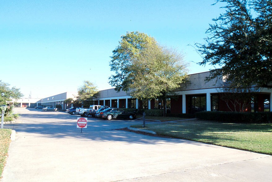 More Photos Of 1700-1750 W Sam Houston Pky N, Houston Unknown For Lease