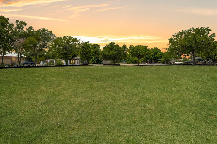 More Photos Of 16409 Summit Dr, Austin Land For Lease