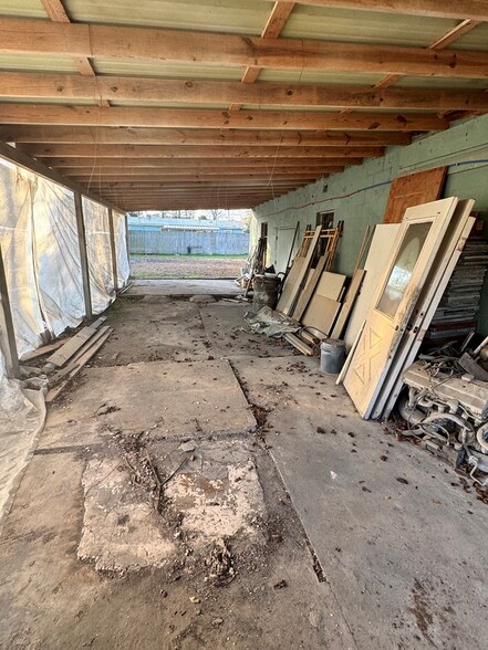 More Photos Of 815 N 3rd St, Lufkin Flex For Sale