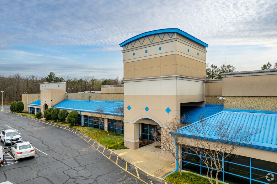 More Photos Of 1699-1735 Sycamore View Rd, Memphis Office For Sale