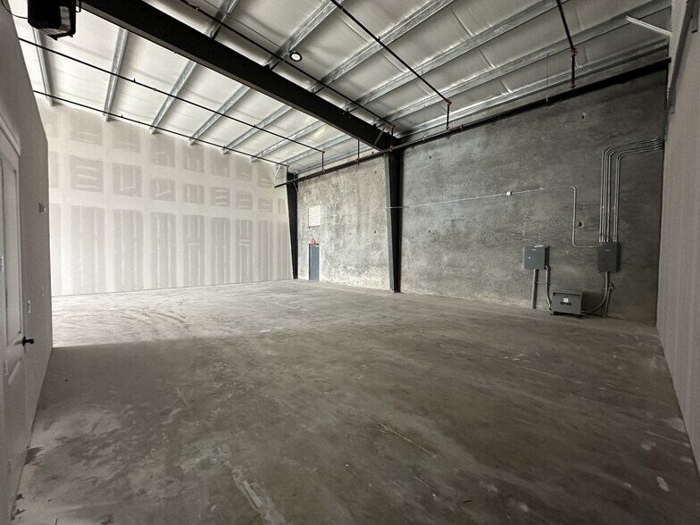 More Photos Of 12425 W Airport Blvd, Sugar Land Light Distribution For Lease