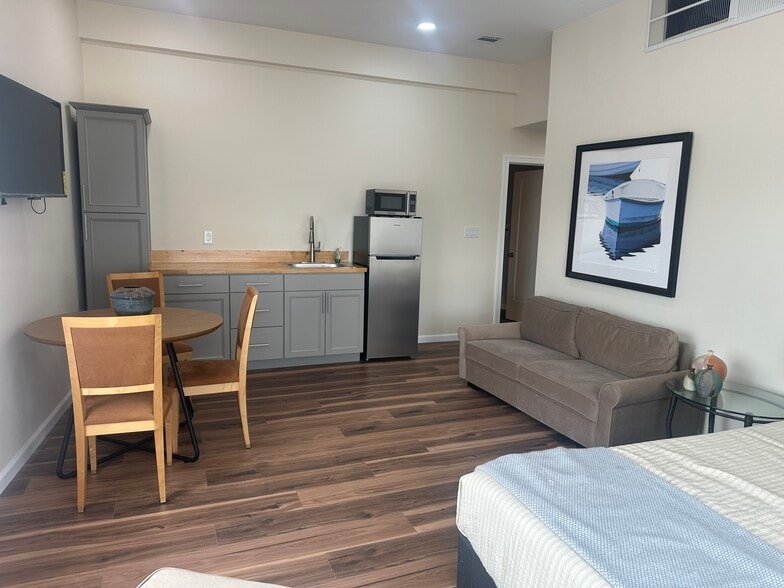 More Photos Of 733 Anderson Ave, Cliffside Park Storefront Retail Residential For Lease