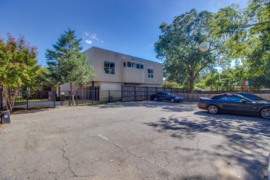 More Photos Of 4235 Cedar Springs Rd, Dallas Office For Lease