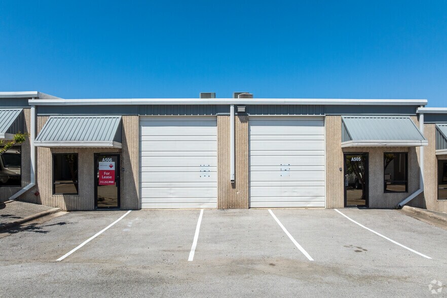 More Photos Of 501 W Powell Ln, Austin Warehouse For Lease