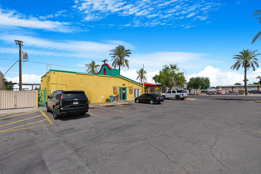 More Photos Of 6120 N 59th Ave, Glendale General Retail For Sale