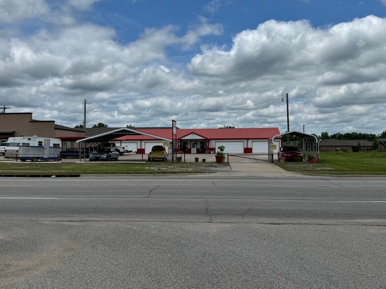 Primary Photo Of 204 W Rogers Blvd, Skiatook General Retail For Sale