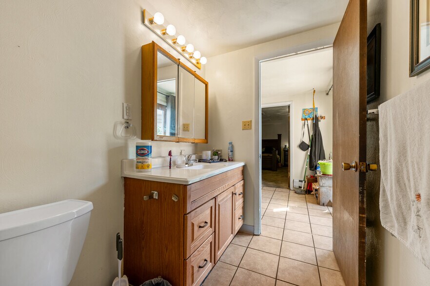 More Photos Of 416 State St, Trinidad Flex For Sale