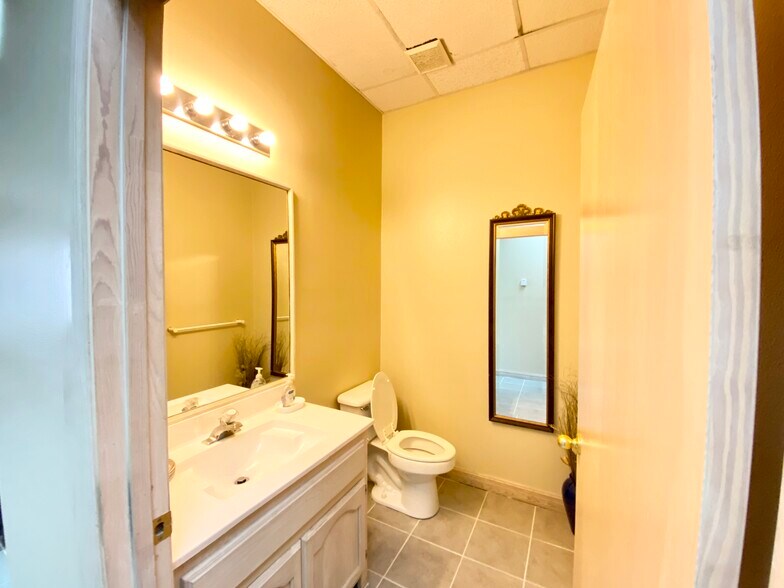 More Photos Of 3102 E Business 83, Weslaco Office For Lease