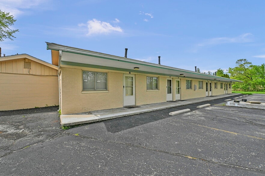 More Photos Of 44077 Oberlin Elyria Rd, Oberlin Hotel For Sale