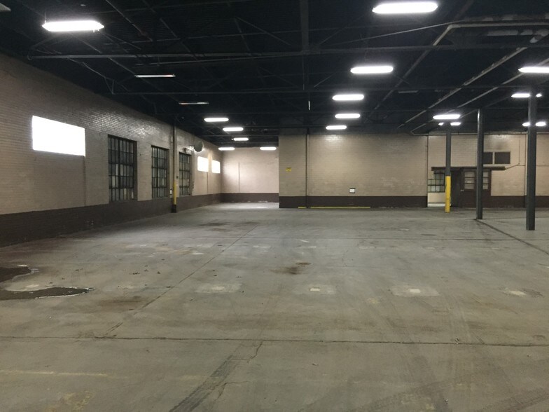 More Photos Of 403 N Main St, Niles Manufacturing For Sale