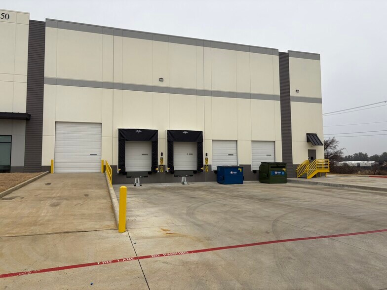 More Photos Of 15250 Frye Rd, Fort Worth Industrial For Sale