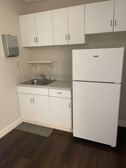 More Photos Of 7524 WB&A Rd, Glen Burnie Office For Lease