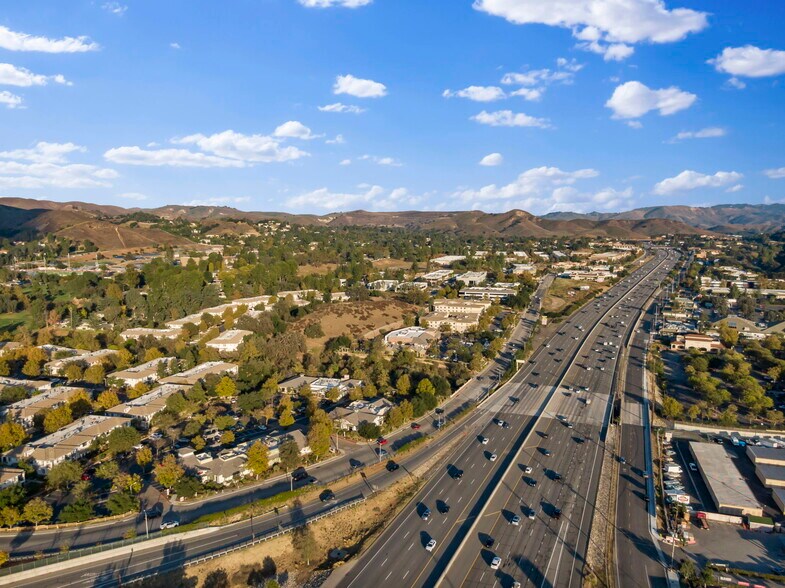 More Photos Of 29105-29125 Canwood St, Agoura Hills Restaurant For Lease