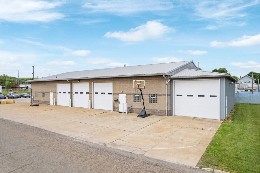 More Photos Of 200 Roosevelt St, Minerva Warehouse For Lease