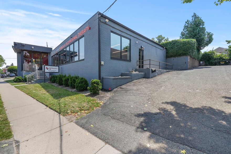 More Photos Of 530-540 Bergen Blvd, Ridgefield Office For Sale
