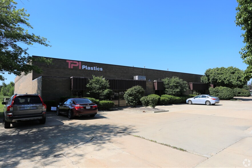 Primary Photo Of 17851 Englewood Dr, Middleburg Heights Warehouse For Lease