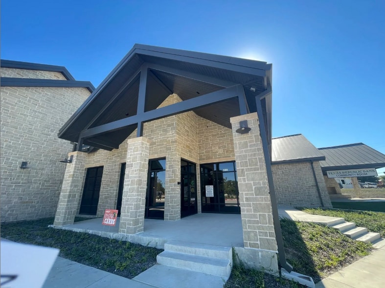 More Photos Of 2220 Sam Rayburn Hwy, Melissa Medical For Lease