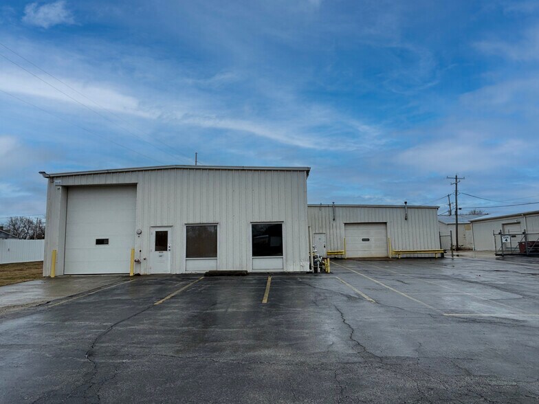 More Photos Of 1804 W 2nd St, Marion Manufacturing For Lease