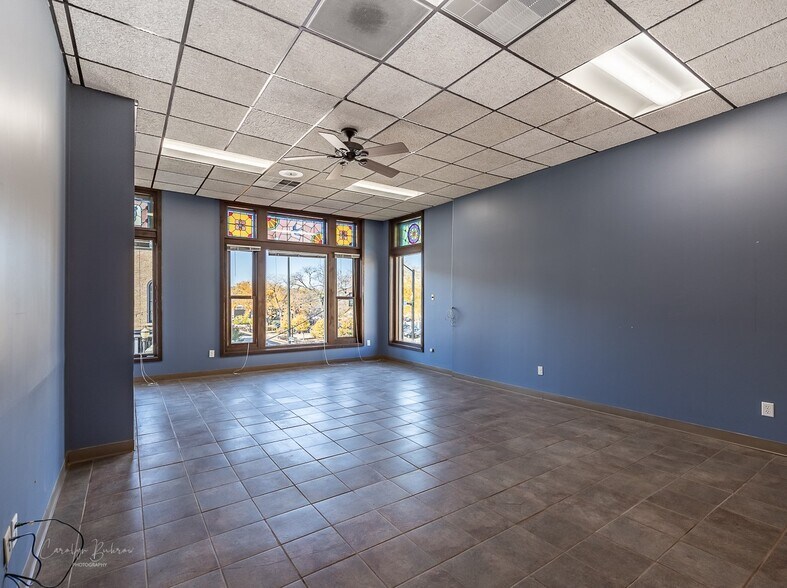 More Photos Of 23 Douglas Ave, Elgin Storefront Retail Office For Sale