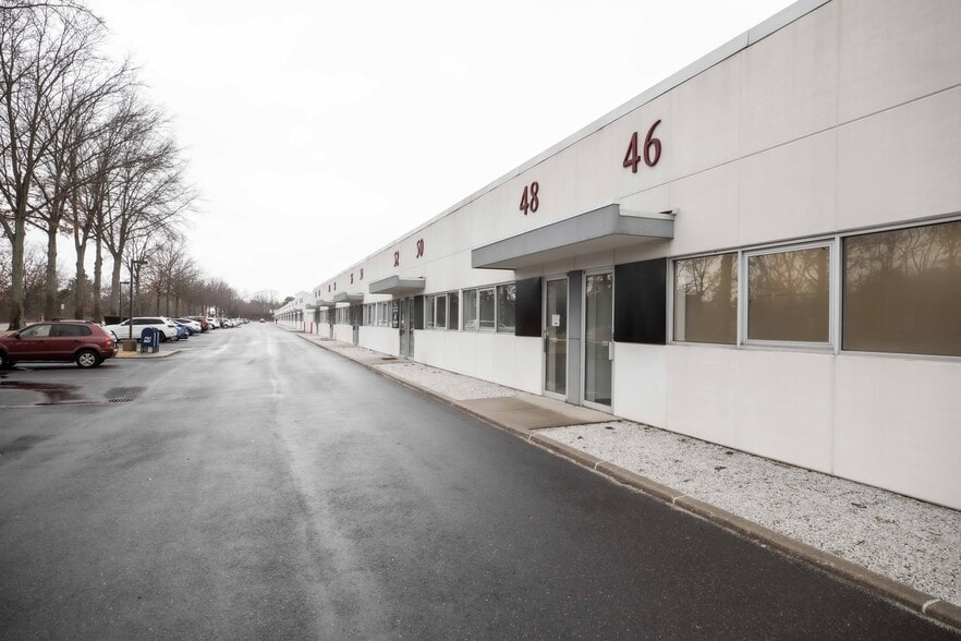 Primary Photo Of 46 Cain Dr, Brentwood Warehouse For Lease