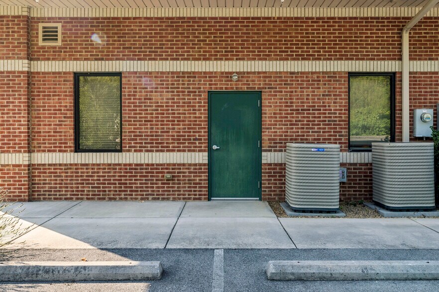 More Photos Of 26208 Lee Hwy, Abingdon Medical For Lease