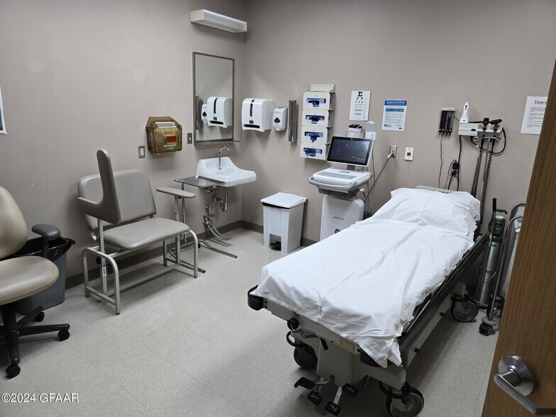 More Photos Of 3221 32nd Ave S, Grand Forks Unknown For Lease