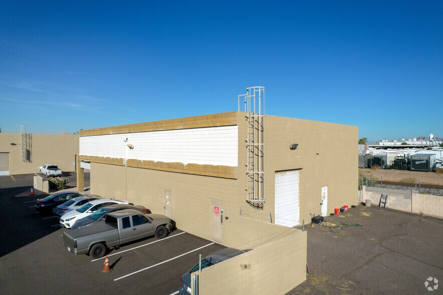 More Photos Of 75 W Baseline Rd, Gilbert Warehouse For Lease