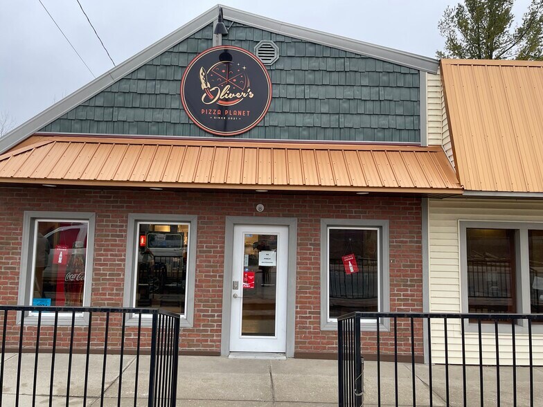 More Photos Of 210 Lake St, Crystal Freestanding For Sale