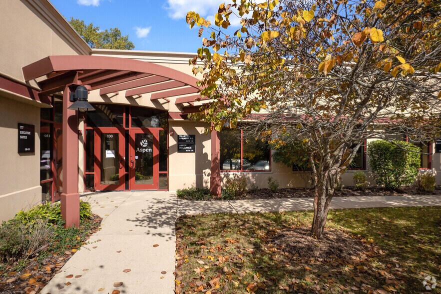 More Photos Of 777 Lake Zurich Rd, Barrington Office For Lease