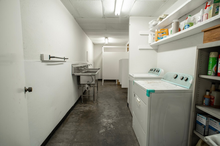 More Photos Of 910 Brenda St, Houston Warehouse For Sale