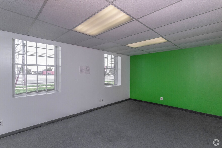 More Photos Of 141 Central Ave, Farmingdale Light Manufacturing For Lease