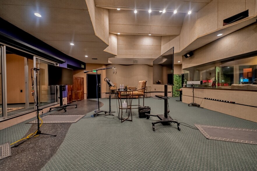More Photos Of 3449–3453 Cahuenga Blvd W, Los Angeles Movie Radio TVStudio For Sale