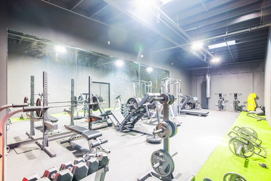 More Photos Of 2300 S Broadway, Los Angeles Manufacturing For Sale