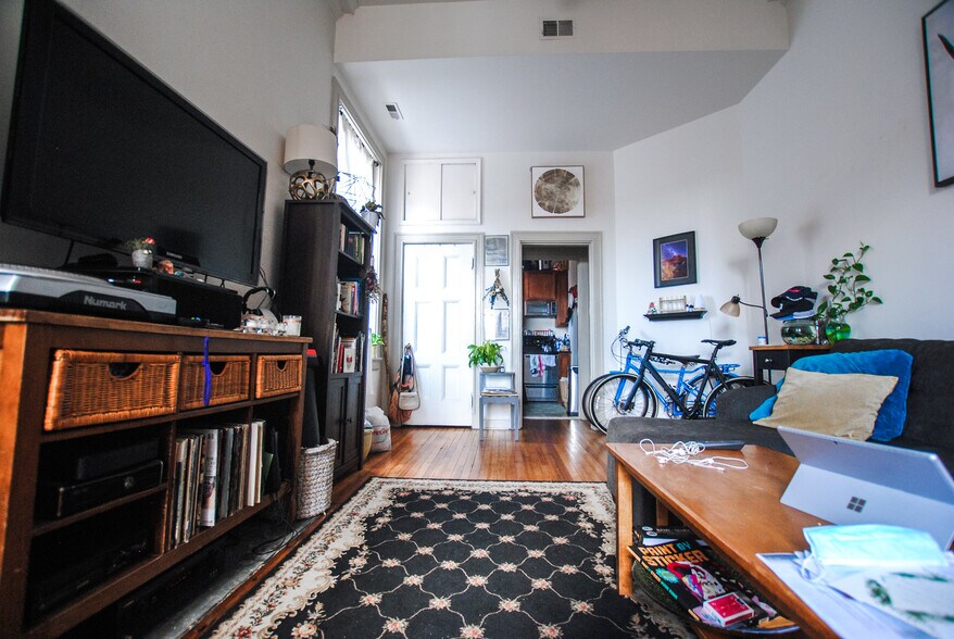 More Photos Of 809 Cathedral St, Baltimore Apartments For Lease