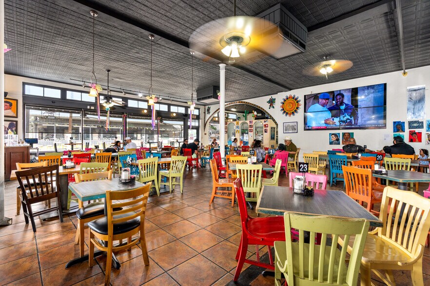 More Photos Of 1012-1032 S Presa St, San Antonio Unknown For Lease
