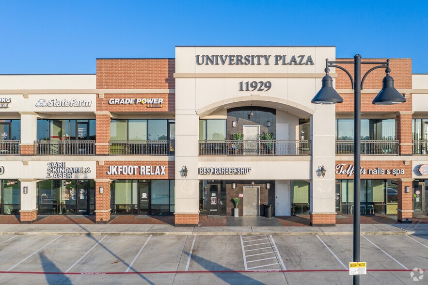 More Photos Of 11929 University Blvd, Sugar Land Storefront Retail Office For Lease