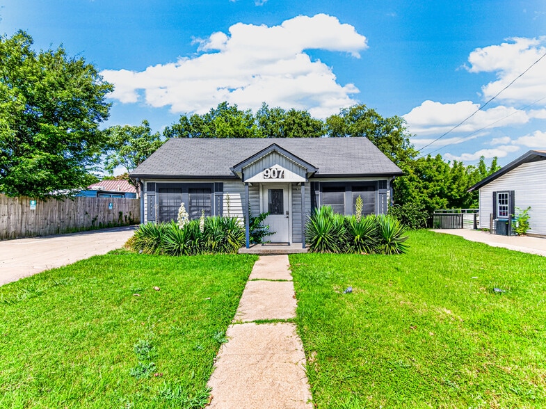 More Photos Of 907 N Goliad Rd, Rockwall Office For Lease