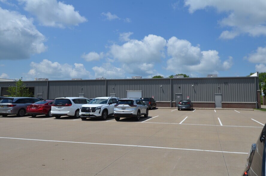 More Photos Of 1275 W Highway 1, Iowa City Storefront Retail Office For Lease