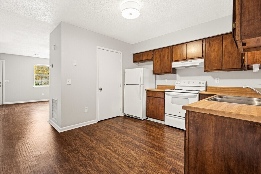 More Photos Of 82 Berry Dr, Newnan Apartments For Sale