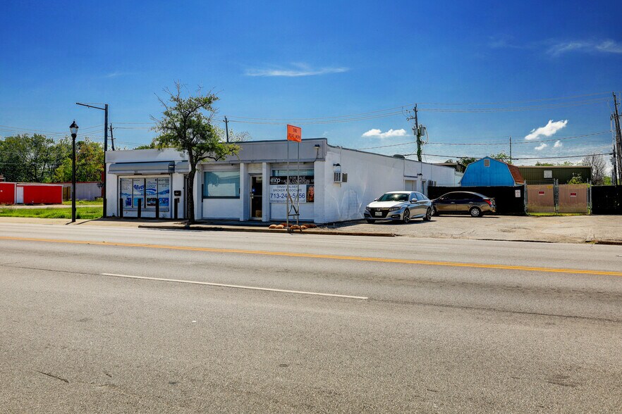 More Photos Of 905 W Main St, La Porte Warehouse For Sale