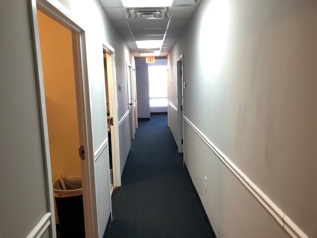 More Photos Of 21155 Whitfield Pl, Sterling Office For Sale