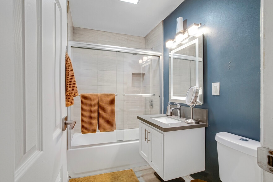 More Photos Of 817 Mira Mar Ave, Long Beach Apartments For Sale
