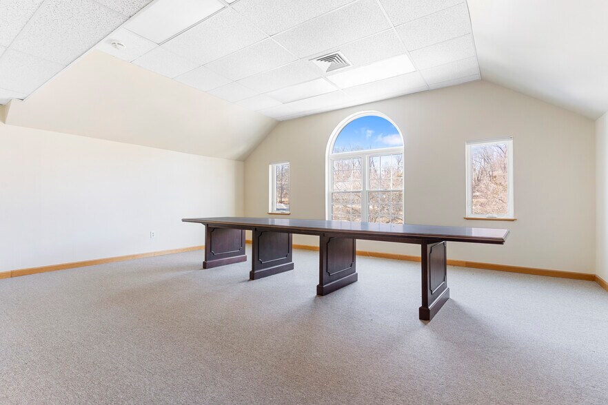 More Photos Of 128 Litchfield Rd, New Milford Medical For Sale