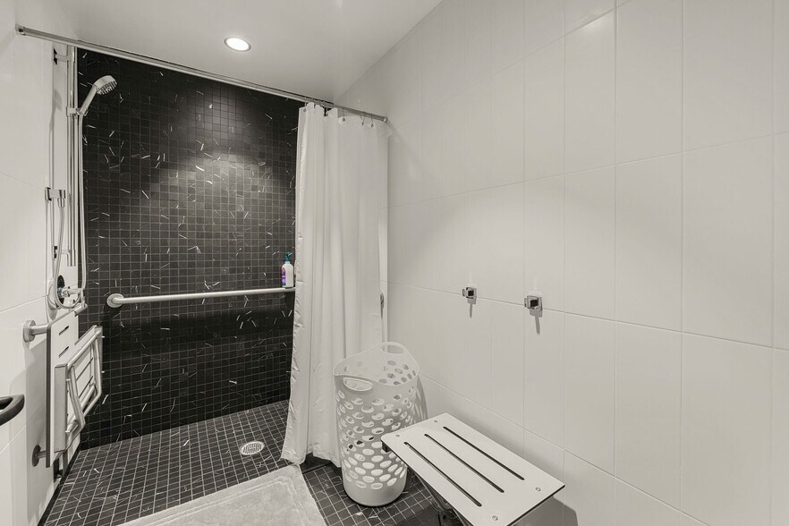 More Photos Of 125 W Central Ave, Bentonville Office For Sale