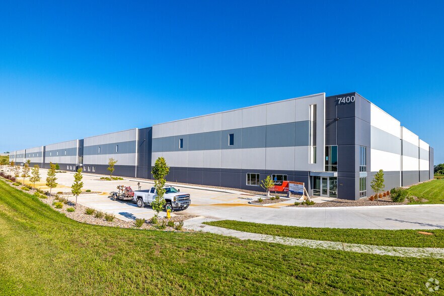 Primary Photo Of 7400 SE Convenience Blvd, Ankeny Warehouse For Lease