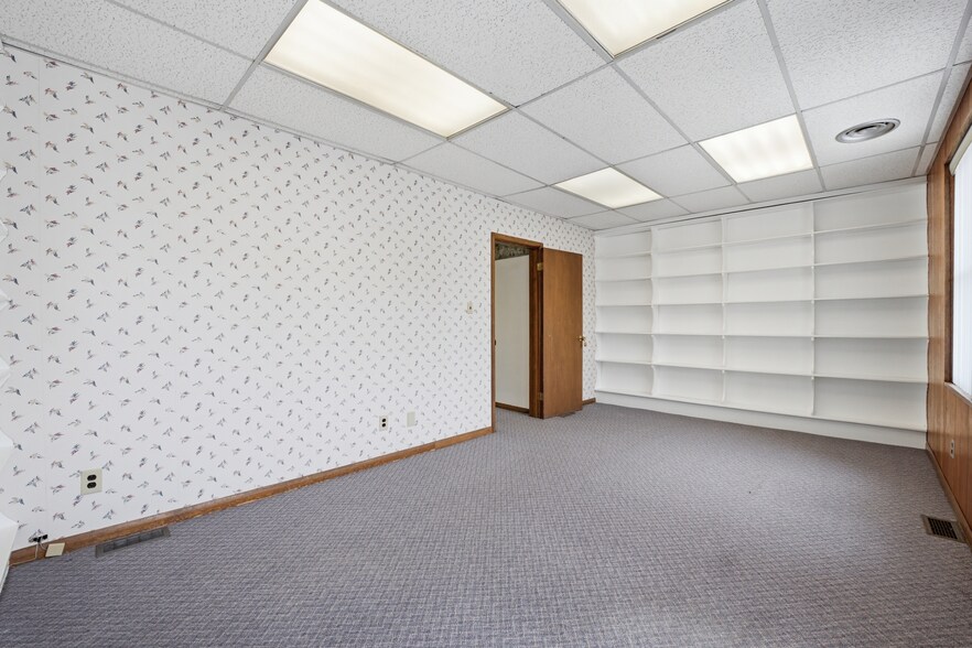 More Photos Of 29 Jarvis St, Fort Erie Office For Sale