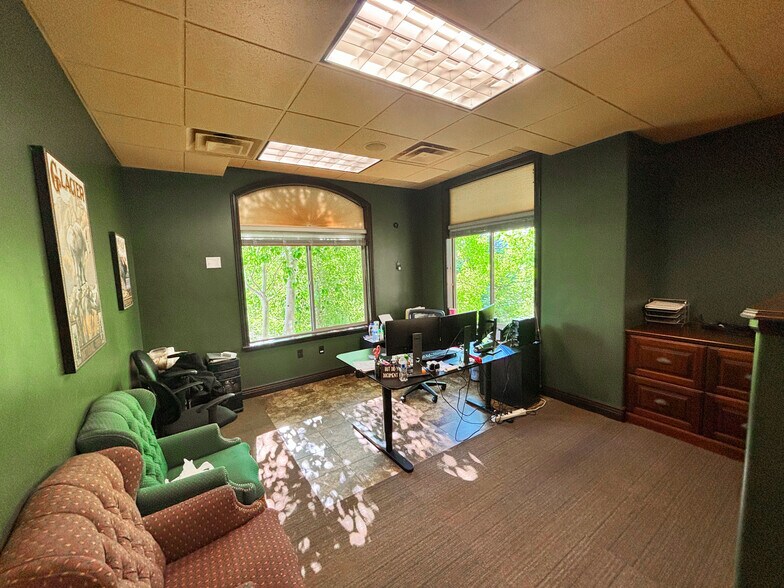 More Photos Of 11142 Highland Blvd, Highland Medical For Lease
