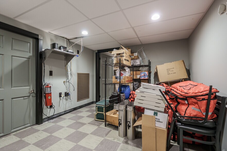 More Photos Of 113 N Farmer St, Otsego Bar For Sale