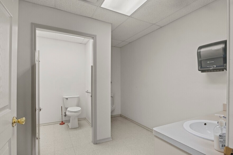 More Photos Of 412 Texas Highway 37, Mount Vernon Medical For Sale