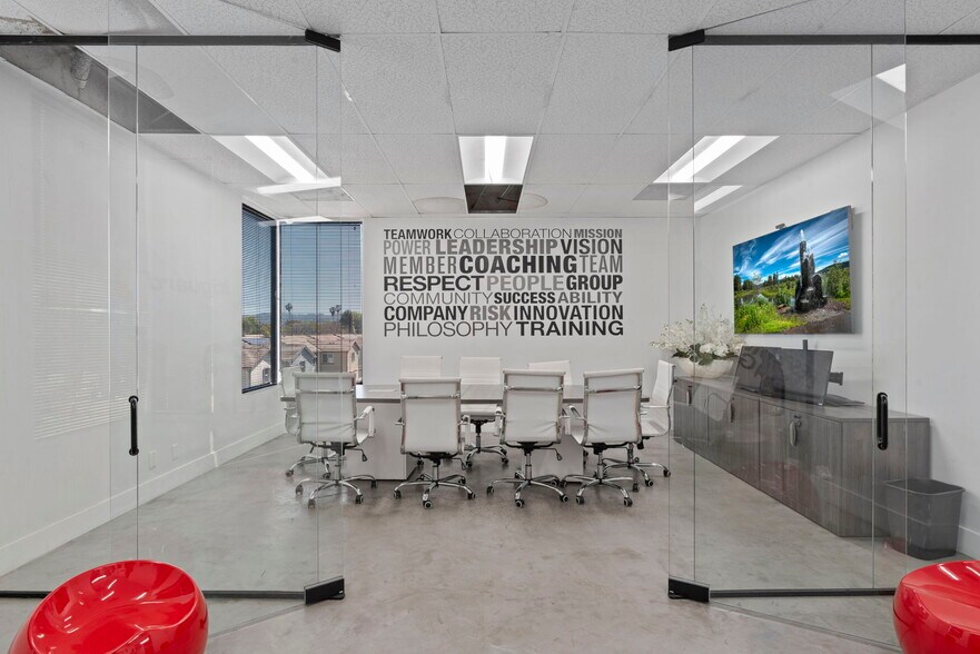 More Photos Of 22736 Vanowen St, Woodland Hills Office For Sale